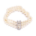 Pearl bracelet 2nd half of 20th century.