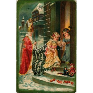 1914 Karácsonyi üdvözlet. Mikulás / Christmas greeting art postcard with Saint Nicholas, toys and children. Emb. litho ...