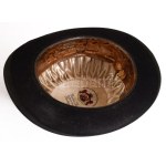 Wacha János kalapos mester által készített jó állapotú keménykalap, jelzett. /// Stiff hat in good condition...