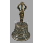 9 darabos antik tibeti szobor és kegytárgy összeállítás. 19. sz. második fele - 20. sz. első fele. Vadzsra, imacsengő...