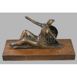 Borsos Miklós (1906-1990): Szabadság allegóriája. Nőalak. Bronz, fa talapzaton. Jelzett, 22x14 cm /// Borsos Miklós ...