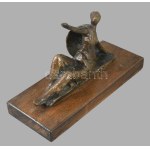 Borsos Miklós (1906-1990): Szabadság allegóriája. Nőalak. Bronz, fa talapzaton. Jelzett, 22x14 cm /// Borsos Miklós ...