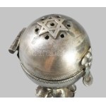 Ezüst (Ag) Mózes figurákkal díszített psumin tartó. Jelzett, 1891, m: 7 cm, 64g /// Silver (Ag...