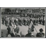 cca 1938 Budapest, cserkészcsapat eskütétele a Szabadság téren, fotó szép állapotban, 11,5×17...