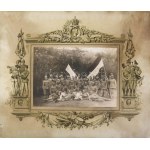 cca 1910-1915 Magyar katonai alakulat csoportképe, nemzeti zászlókkal (az egyiken Éljen a király felirattal)...