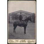 cca 1900 Lovas katona portréja, keményhátú fotó Eller budapesti műterméből, foltos, 16,5×10...
