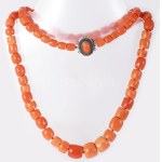 Verlauf elrendezésű korall nyaklánc ezüst (Ag) kapoccsal, jelzett, 800-as ezüst, nyelves záródás, szemátmérő: 7,3-15...