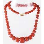 Verlauf elrendezésű korall nyaklánc arany 375 (Au) kapoccsal, jelzett, nyelves záródás, szemátmérő: 9,2-24,4 mm, h...