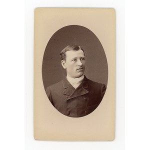 [Emigration] Paris, photo: Walery Stanislaw Ostroróg. Portrait of a man (135)