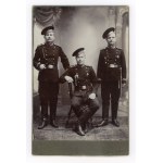Lomza, photo by Rafael - Portrait of soldiers with badges. Cabinet (255)