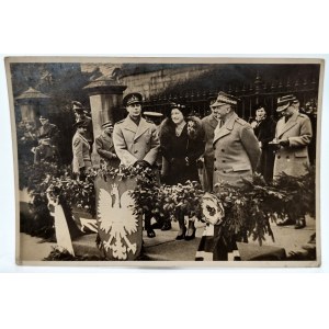 King George VI and Queen Elizabeth visit I Polish Corps in Scotland. On the right stands Gen. Wladyslaw Sikorski - prime minister of the Polish government in exile, 1940s