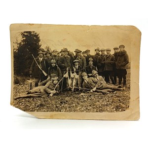 Group photo - First Hunting of the State Forest School in Bolechow, Bolechow 12/XI 1922 [ hunting, State Forests, Lesko ].