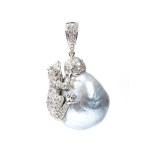 Gold pendant with baroque pearl and diamonds