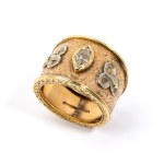 Gold diamond ring