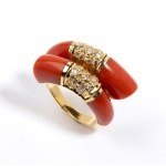 Gold ring with diamonds and Mediterranean coral