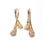 Pair of gold earrings with diamonds