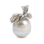 Australian pearl diamond gold pendant
