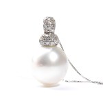 Australian pearl diamond pendant