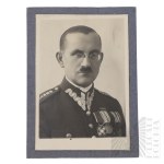 20th century / Poland / Second Polish Republic: Portrait photograph of a Polish Army captain / Wound Badge / Cross of Merit / "Poland to Its Defender"