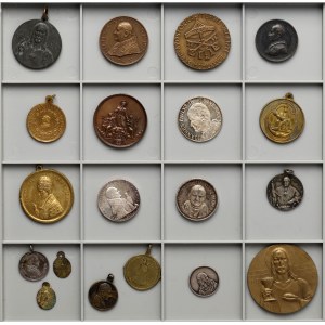 Le monde, ensemble de médailles et de pendentifs à thème religieux (19 pièces)