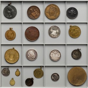 Le monde, ensemble de médailles et de pendentifs à thème religieux (19 pièces)