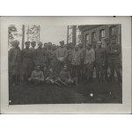 [WWI, Polish Legions] Photograph from the internment camp in Beniaminów. Visible among others Janusz Gluchowski. 1917 r.