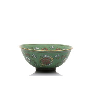 PORCELAIN BOWL IN THE QING DYNASTY STYLE | (CHINA / CHINESE 20TH CENTURY)
