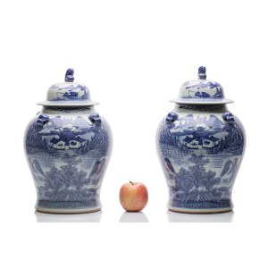 PAIR OF EXPORT JARS AND COVERS WITH RIVER LANDSCAPE DECORATION | (CHINA / CHINESE SECOND HALF OF THE 19TH CENTURY, LATE QING DYNASTY)