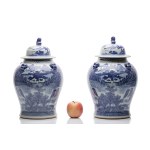PAIR OF EXPORT JARS AND COVERS WITH RIVER LANDSCAPE DECORATION | (CHINA / CHINESE SECOND HALF OF THE 19TH CENTURY, LATE QING DYNASTY)