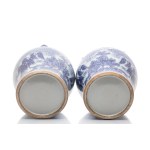 PAIR OF EXPORT JARS AND COVERS WITH RIVER LANDSCAPE DECORATION | (CHINA / CHINESE SECOND HALF OF THE 19TH CENTURY, LATE QING DYNASTY)