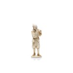 PIPE SMOKER (OKIMONO) | (JAPAN / JAPANESE LATE 19TH TO EARLY 20TH CENTURY, MEIJI/TAISHŌ PERIOD)