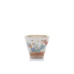 EARLY MEISSEN CUP IN THE KAKIEMON STYLE FROM THE COLLECTION OF AUGUSTUS THE STRONG | MEISSEN (GERMANY / GERMAN 1725 - 1732, PERIOD OF J. G. HÖROLDT)