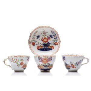 SET OF THREE CUPS AND ONE SAUCER | MEISSEN (GERMANY / GERMAN 20TH CENTURY)