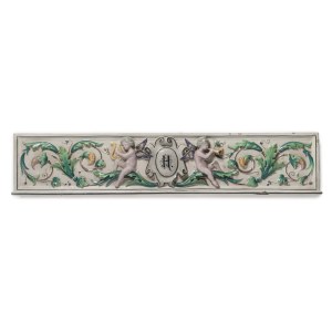 RELIEF CERAMIC PANEL WITH PUTTI AND MONOGRAM H | (AUSTRIA-HUNGARY / AUSTRO-HUNGARIAN LATE 19TH CENTURY TO EARLY 20TH CENTURY, HISTORICISM / NEO-ROCOCO)