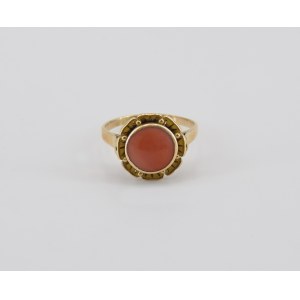 Anello con corallo