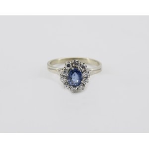 Ring with sapphire