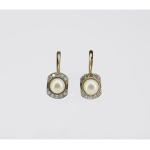Earrings with pearls