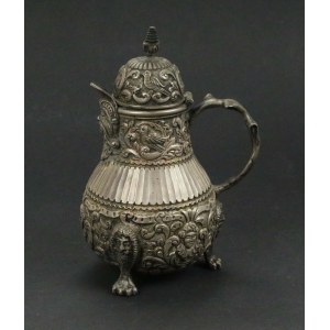 Jug with mascarons, silver Netherlands, Friesland, 19th century (129)