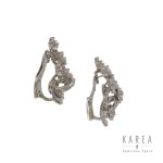 Clips in the form of a bouquet of flowers, contemporary