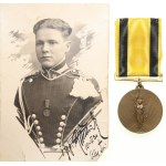 Lithuania Award Medal for the 10th Anniversary of Lithuanian Independence 1928, with a photo of its recipient 1930