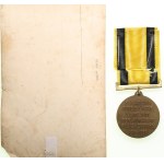Lithuania Award Medal for the 10th Anniversary of Lithuanian Independence 1928, with a photo of its recipient 1930