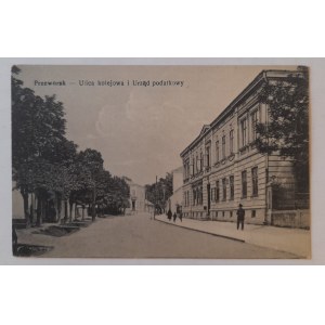 Przeworsk. La rue de la Gare et le bureau des impôts
