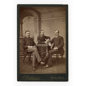 Kolomyja, three men, photo by J. Dutkiewicz. Cabinet (140)