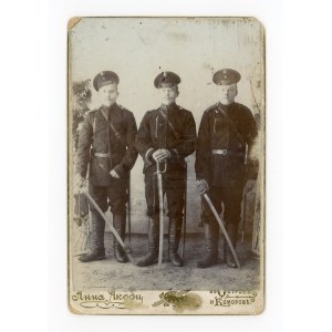 Ostrów and Komorowo, three soldiers, photo by A. Jakobi. Cabinet (252)