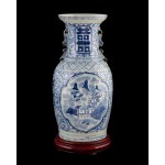 A blue and white porcelain vase decorated with ideograms of double happiness, China, Qing dynasty (1644-1912), 19th century