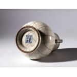 A small Ge enamel vase with double handles. China, 20th century.