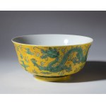Porcelain bowl painted with yellow and green enamels and dragon figures. China, 20th century.