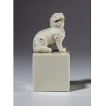 Porcelain seal with a lion-shaped handle. China, early 20th century.