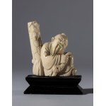 Small elephant ivory sculpture depicting a sage on a wooden base. China, Republic Period, 1912-1949.