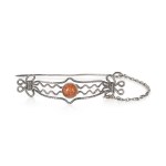 Hairpin with amber